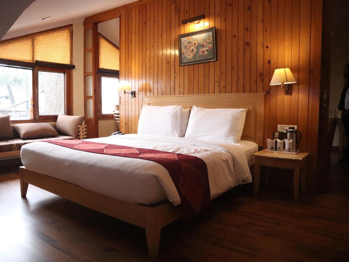 Hotel Willow Banks - Boutique 4 Star Hotel On The Mall Road Shimla Bagian luar foto