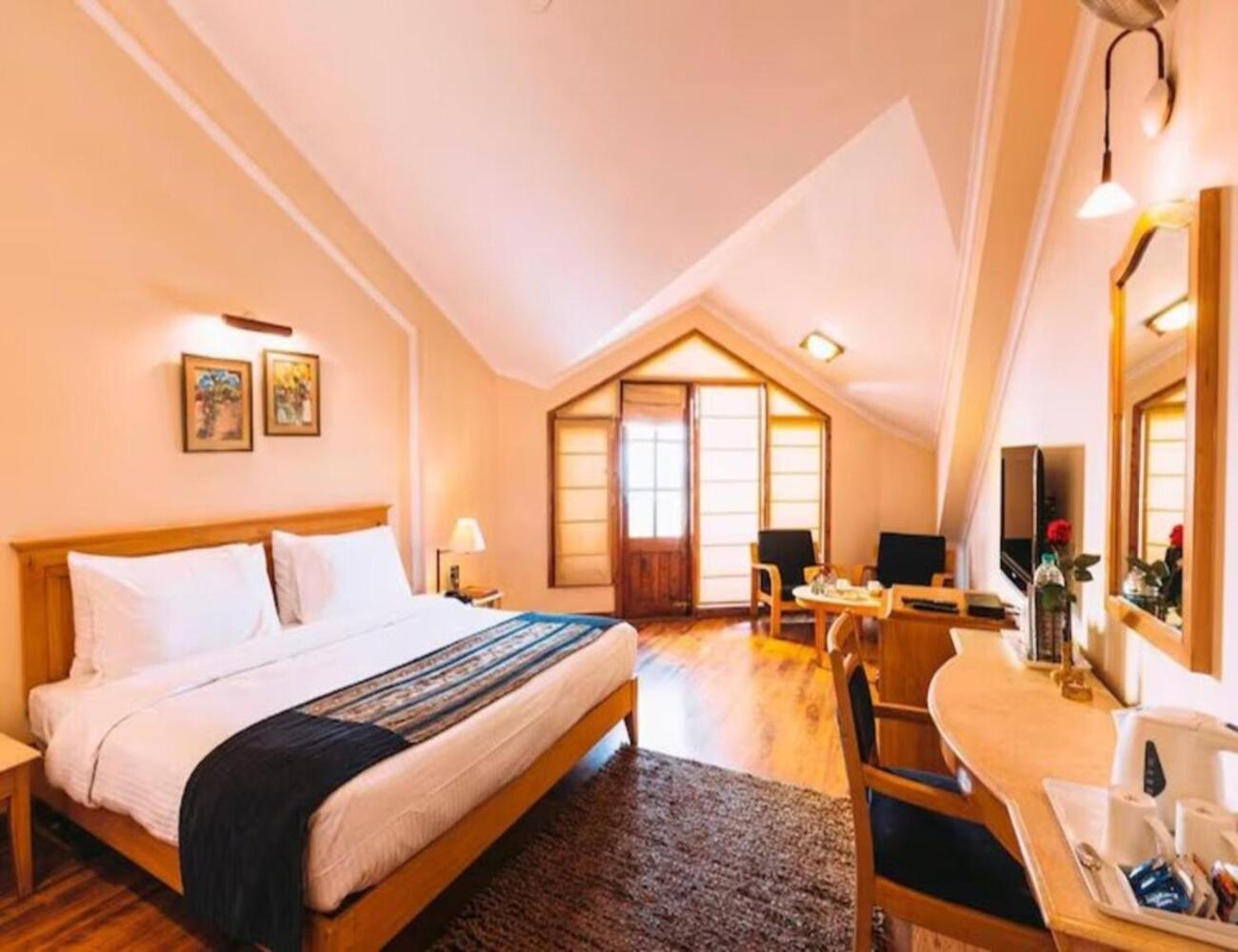 Hotel Willow Banks - Boutique 4 Star Hotel On The Mall Road Shimla Bagian luar foto