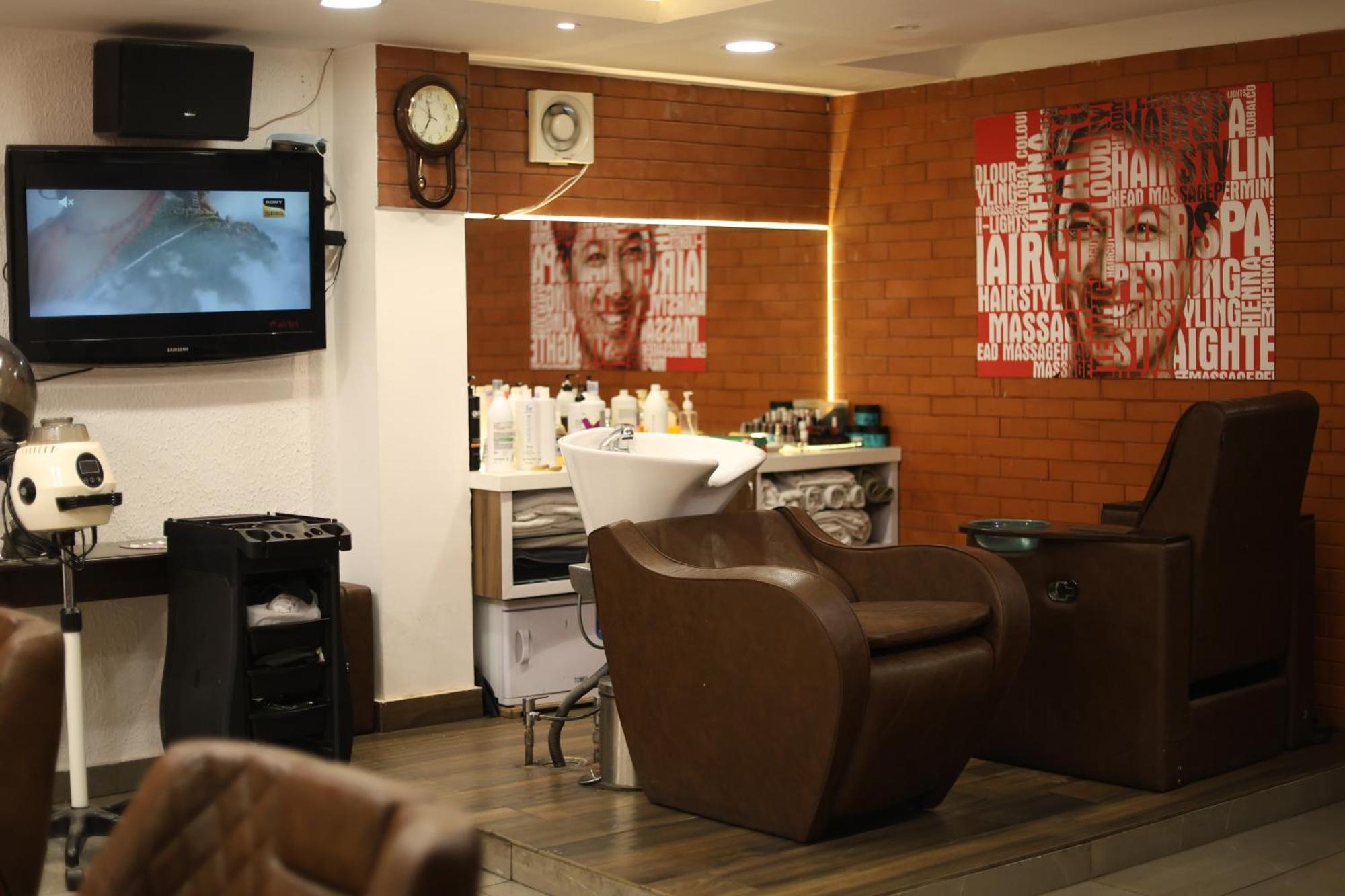 Hotel Willow Banks - Boutique 4 Star Hotel On The Mall Road Shimla Bagian luar foto