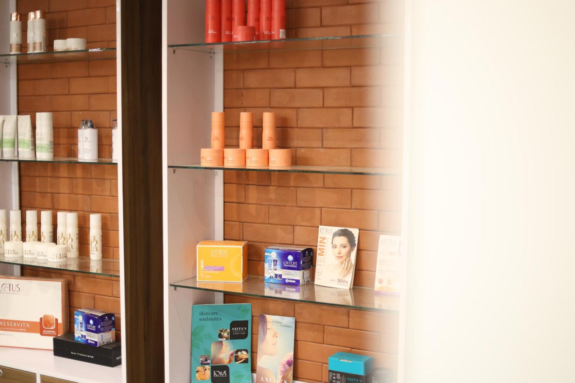 Hotel Willow Banks - Boutique 4 Star Hotel On The Mall Road Shimla Bagian luar foto