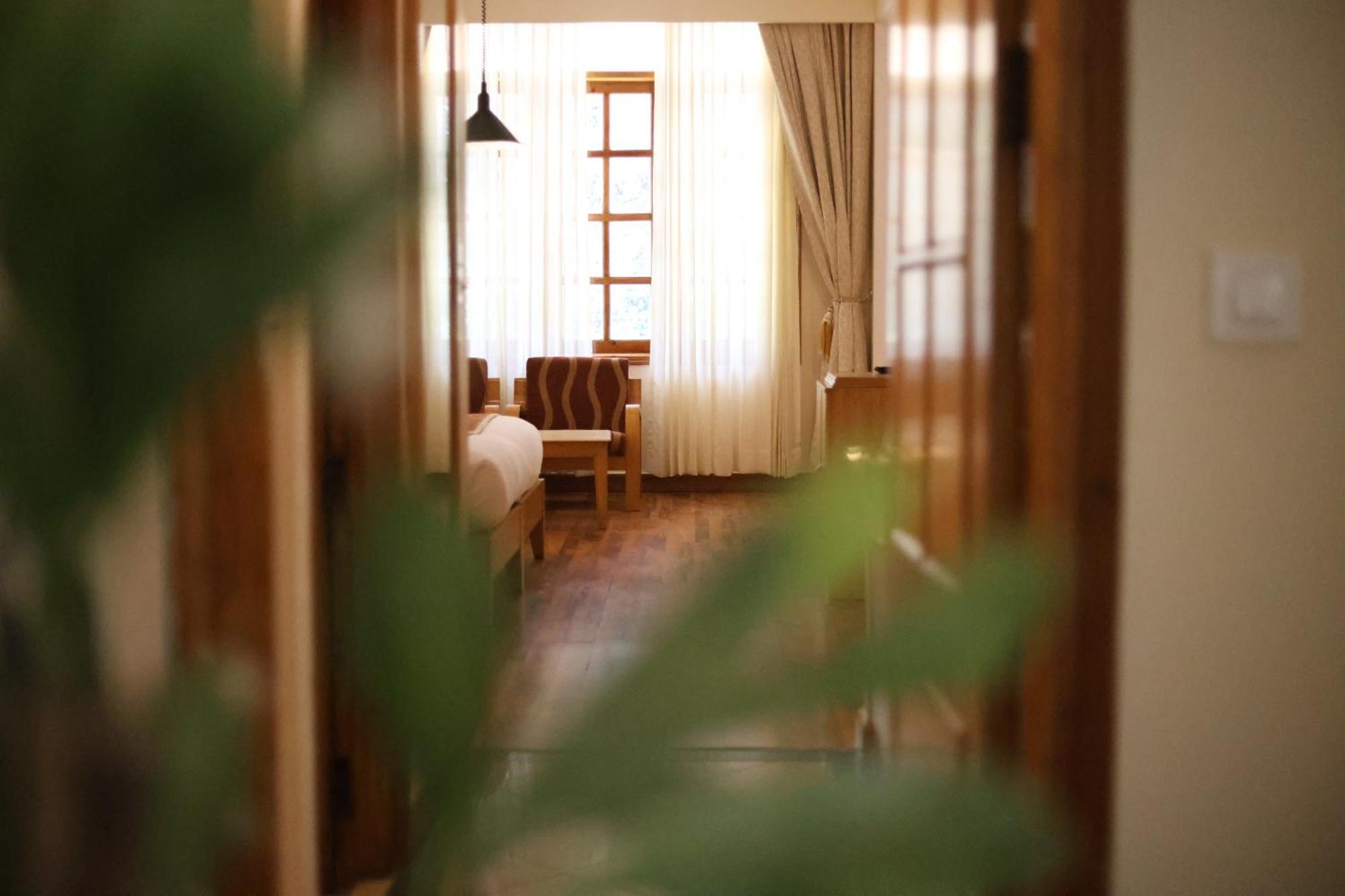 Hotel Willow Banks - Boutique 4 Star Hotel On The Mall Road Shimla Bagian luar foto