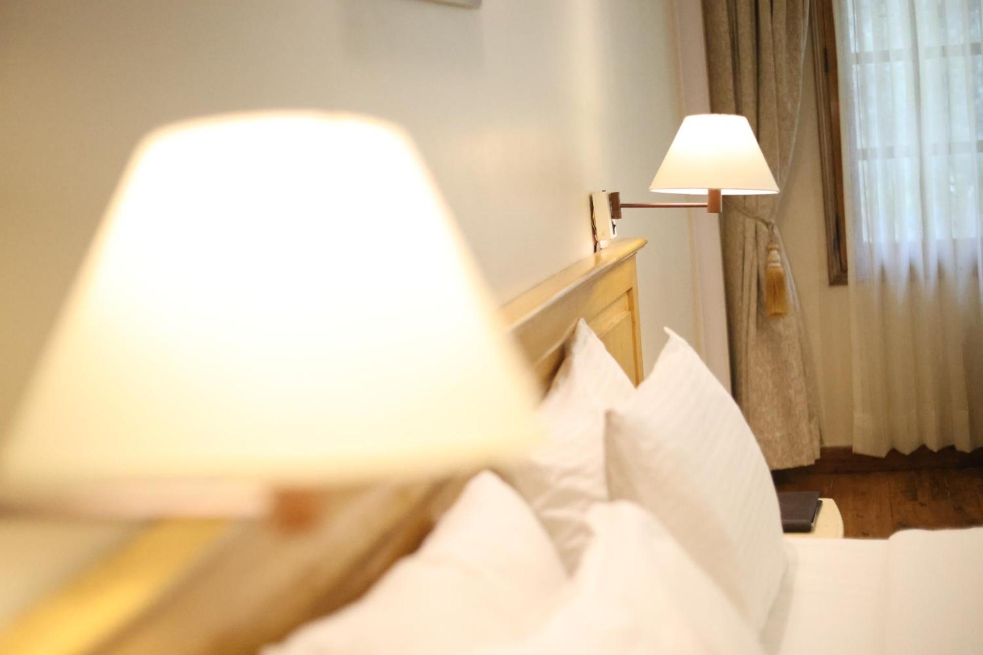 Hotel Willow Banks - Boutique 4 Star Hotel On The Mall Road Shimla Bagian luar foto