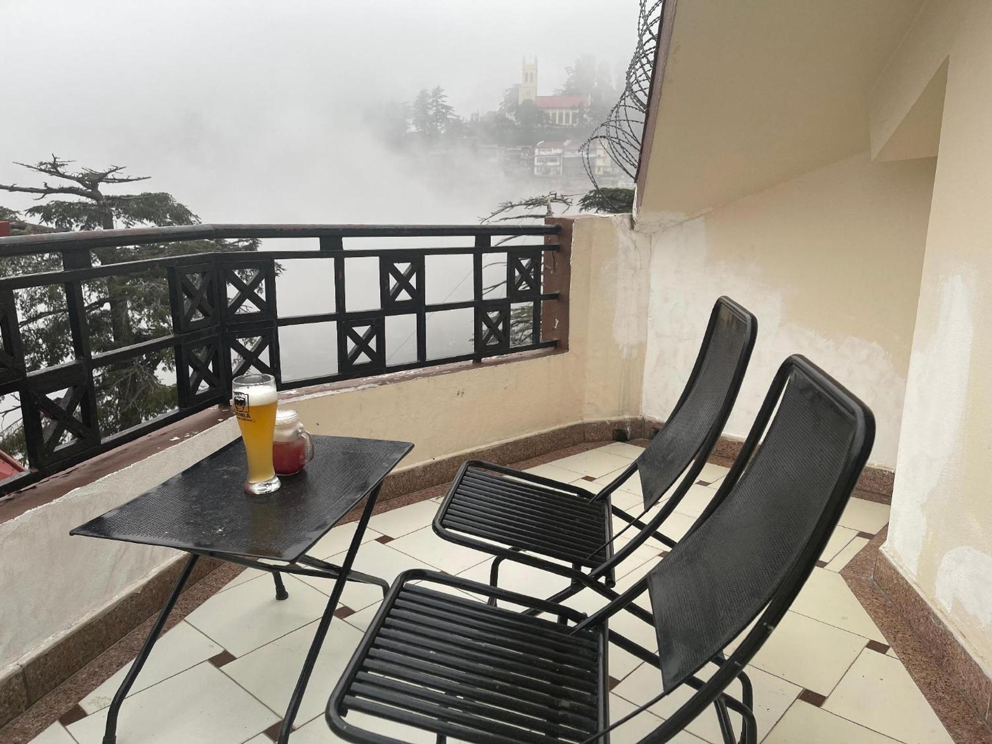Hotel Willow Banks - Boutique 4 Star Hotel On The Mall Road Shimla Bagian luar foto