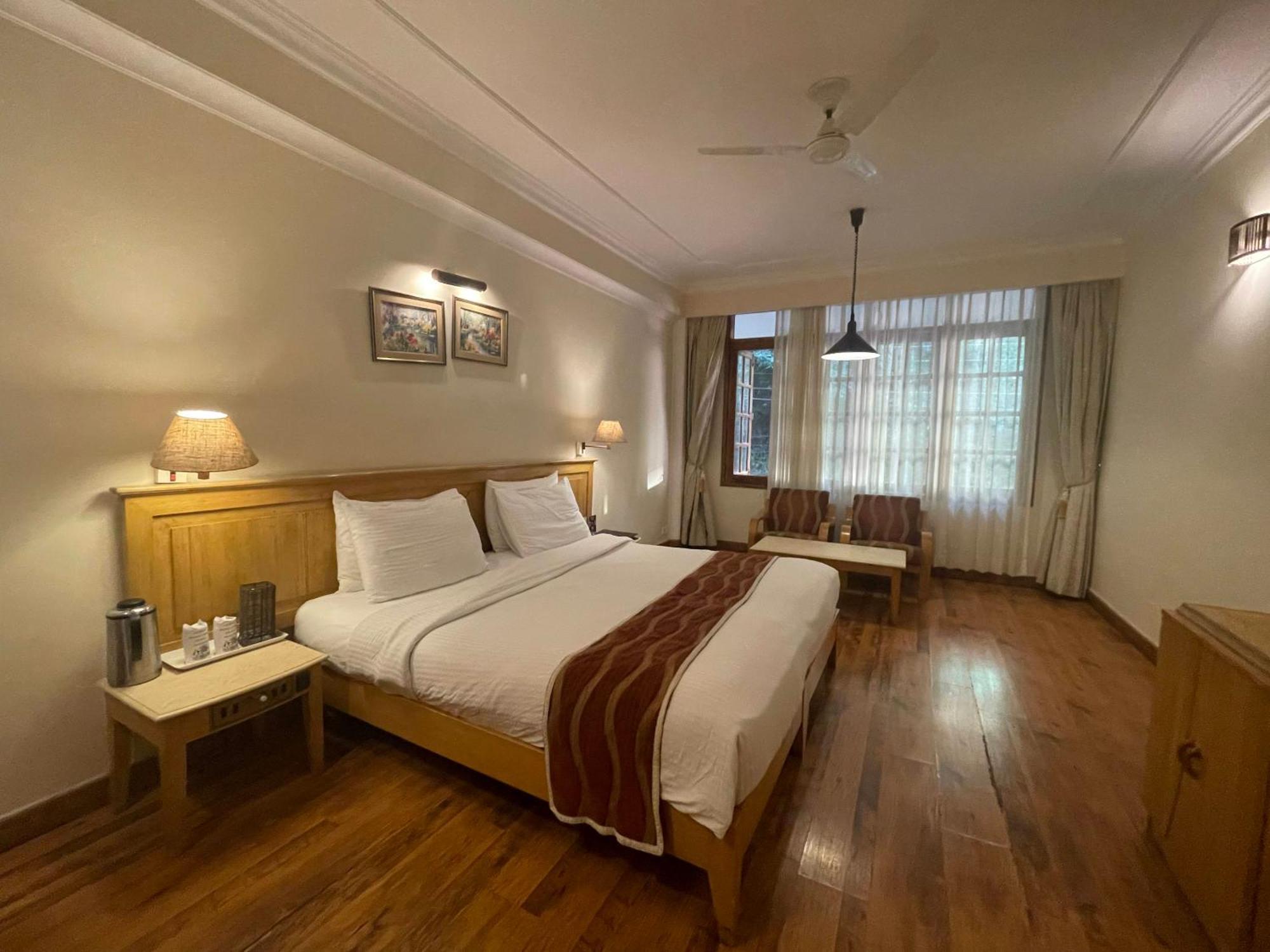 Hotel Willow Banks - Boutique 4 Star Hotel On The Mall Road Shimla Bagian luar foto