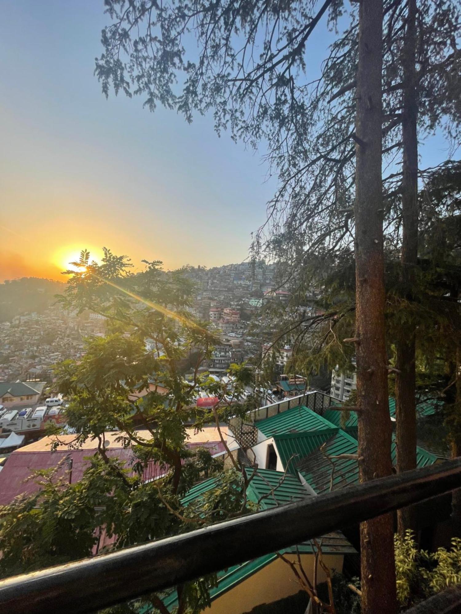 Hotel Willow Banks - Boutique 4 Star Hotel On The Mall Road Shimla Bagian luar foto