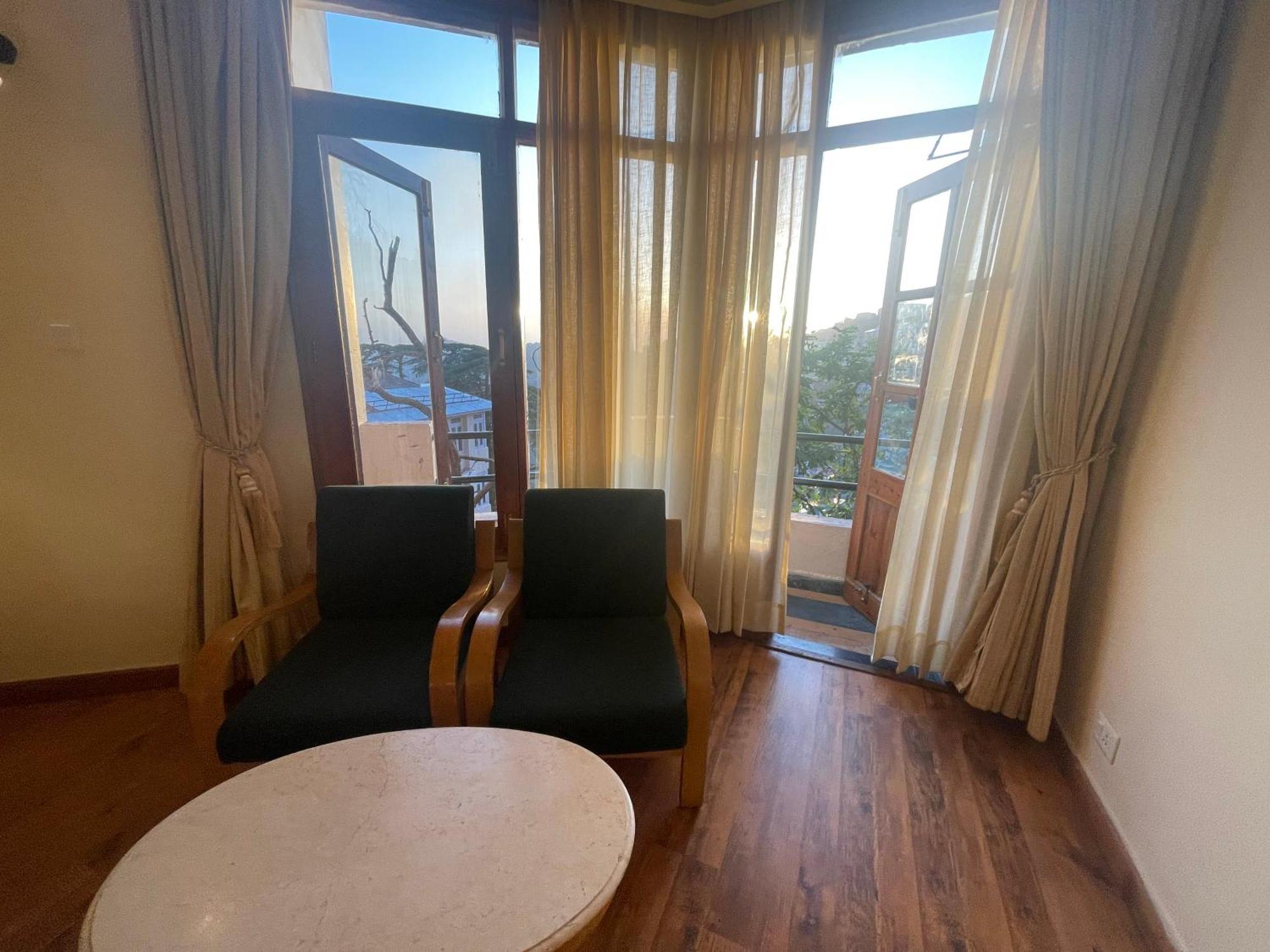 Hotel Willow Banks - Boutique 4 Star Hotel On The Mall Road Shimla Bagian luar foto